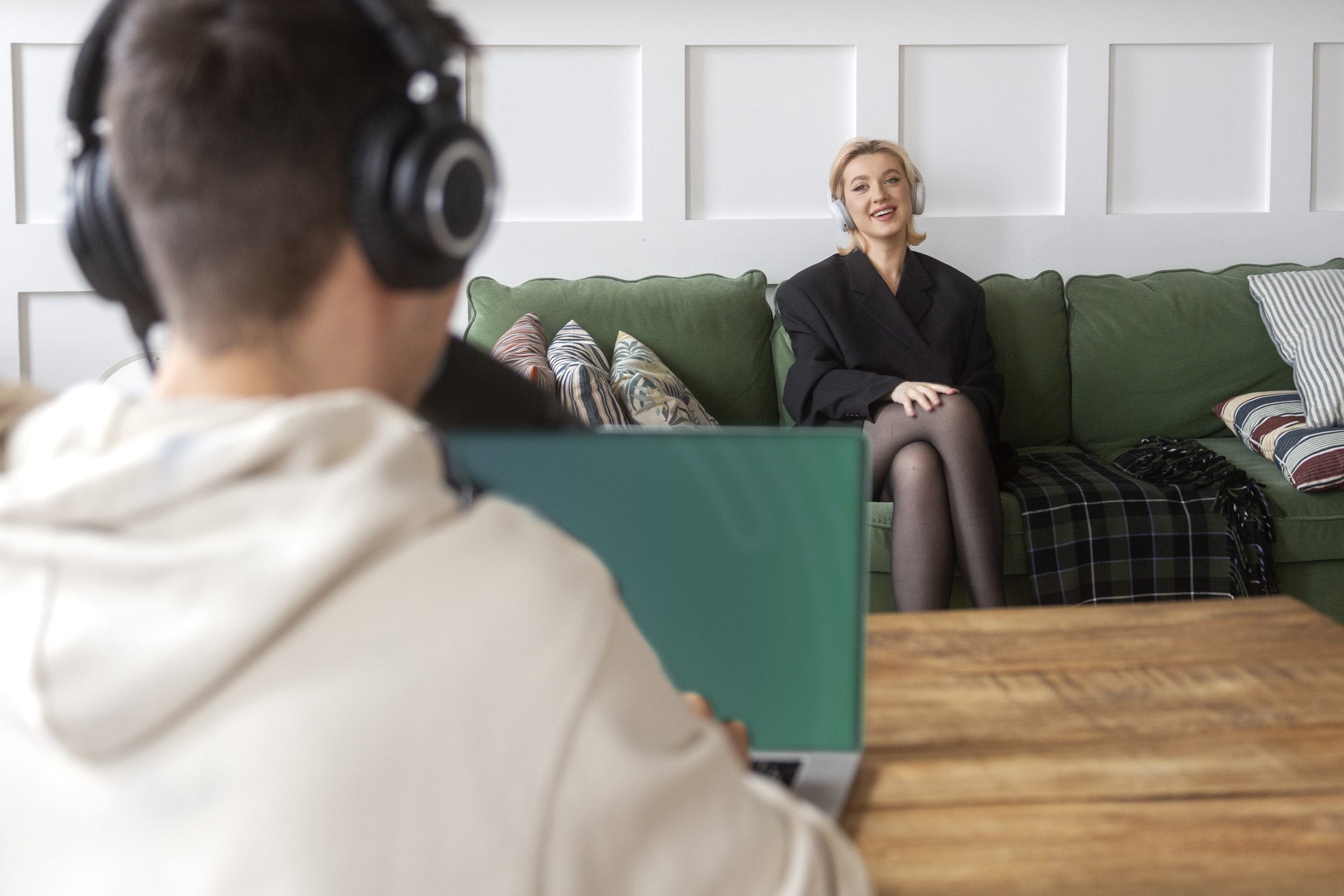 back-view-man-wearing-headphones